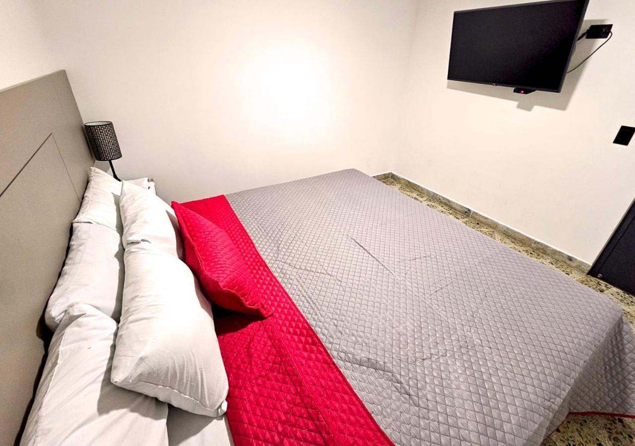 Hotel Ofix 메딜린 외부 사진