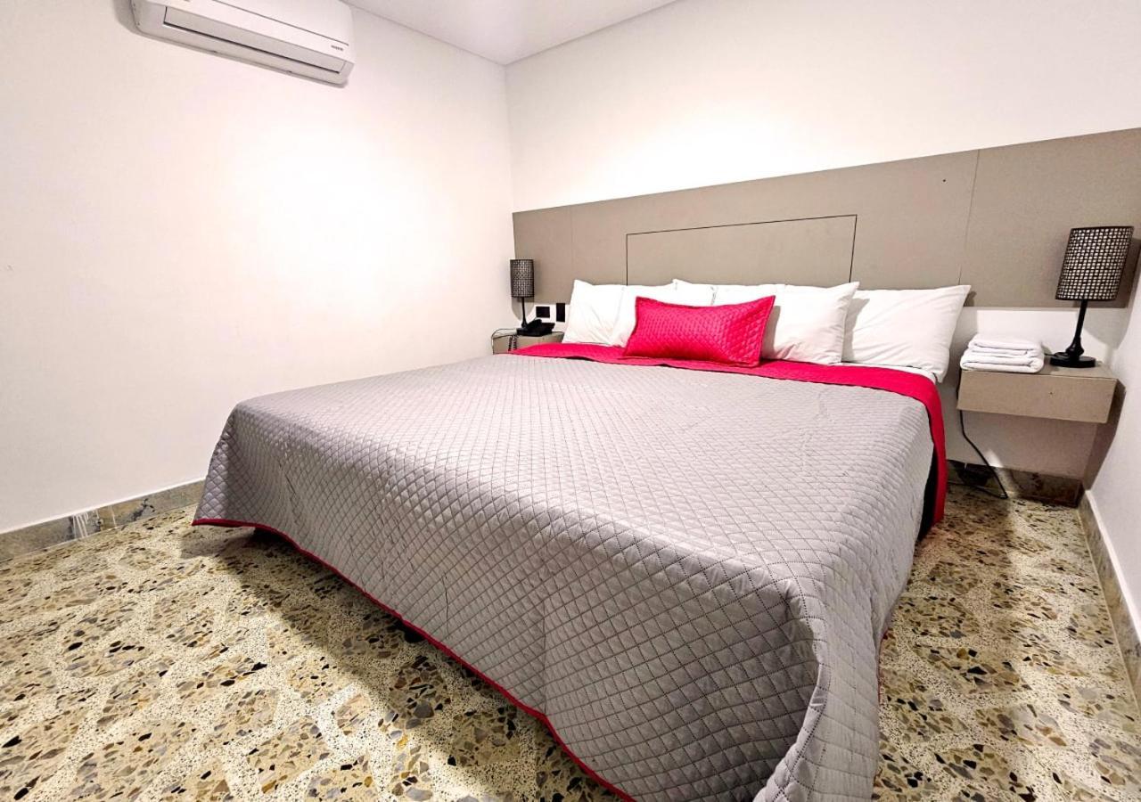 Hotel Ofix 메딜린 외부 사진