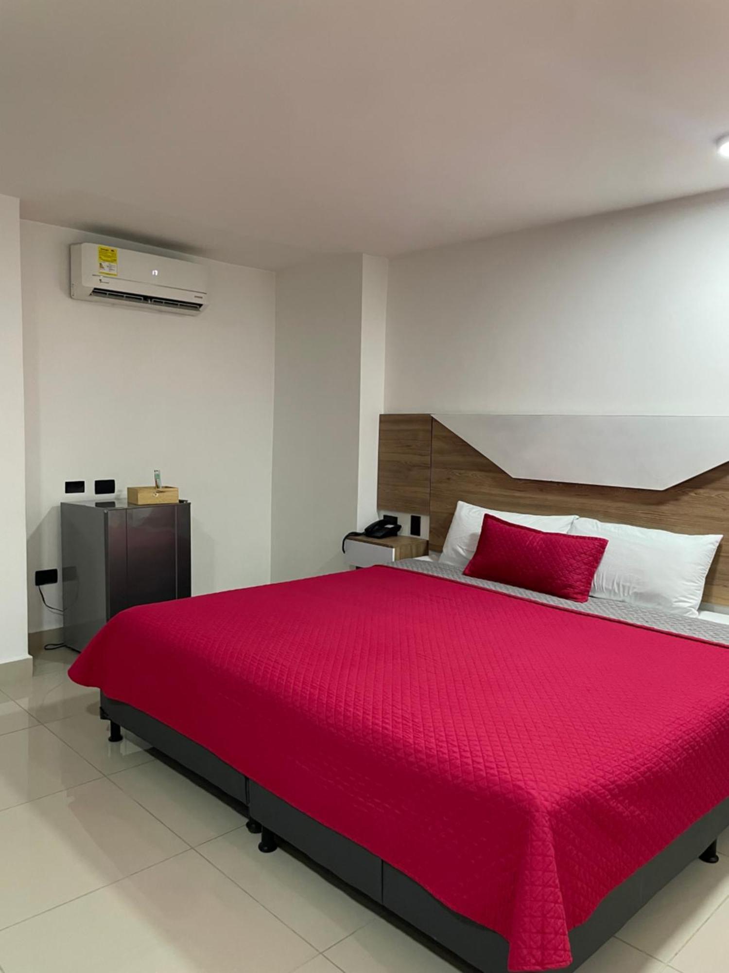 Hotel Ofix 메딜린 외부 사진