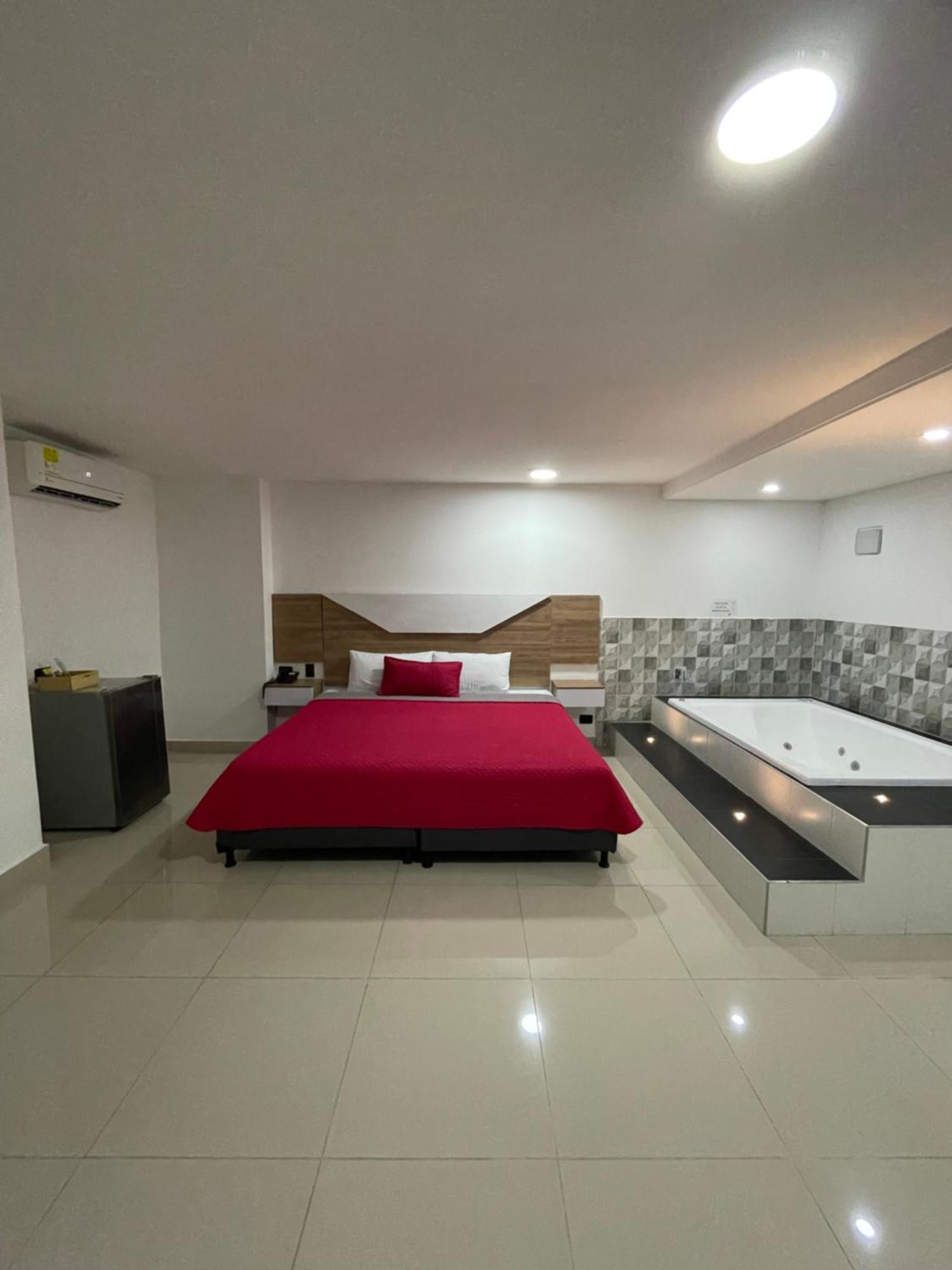 Hotel Ofix 메딜린 외부 사진