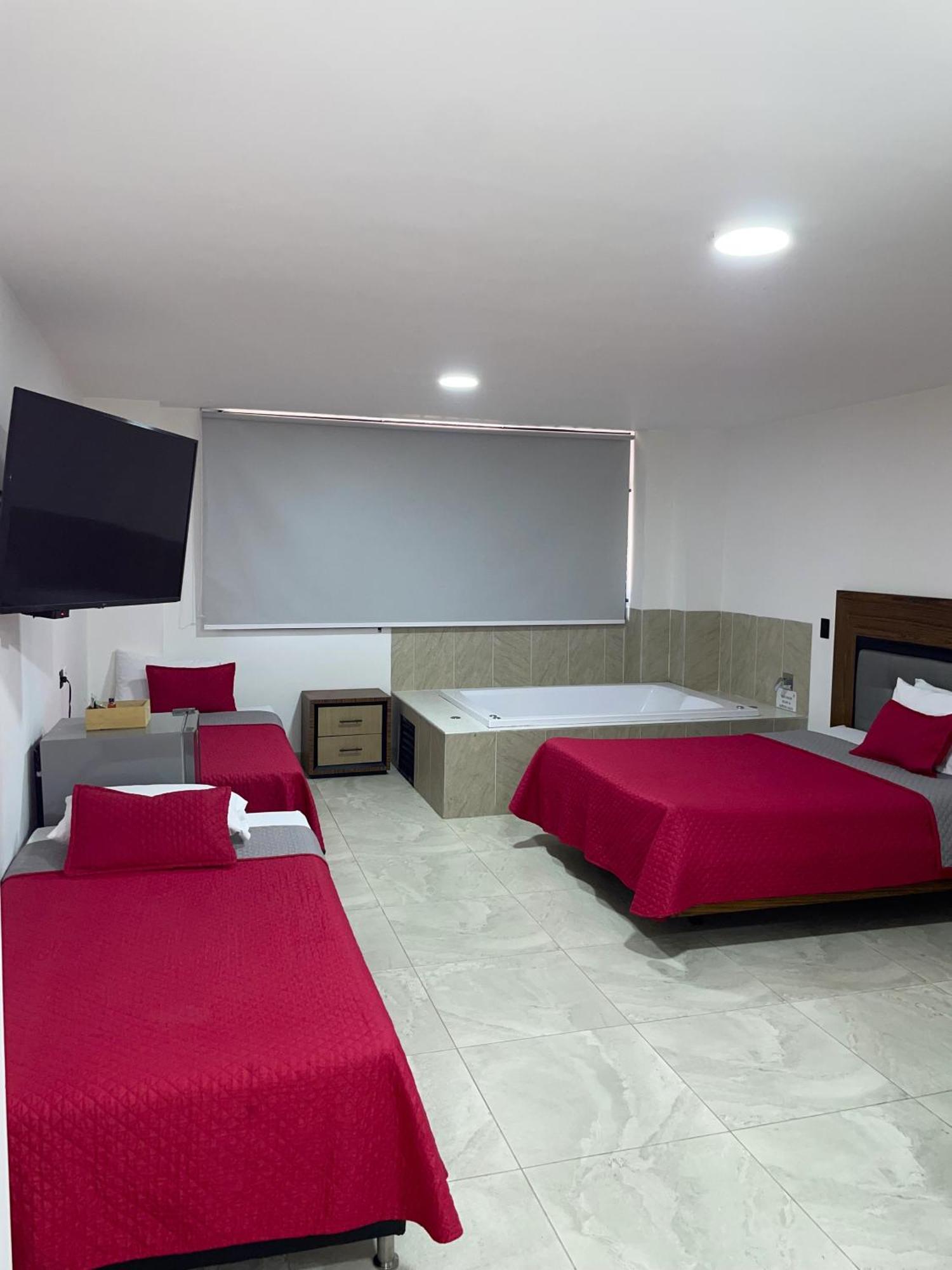 Hotel Ofix 메딜린 외부 사진