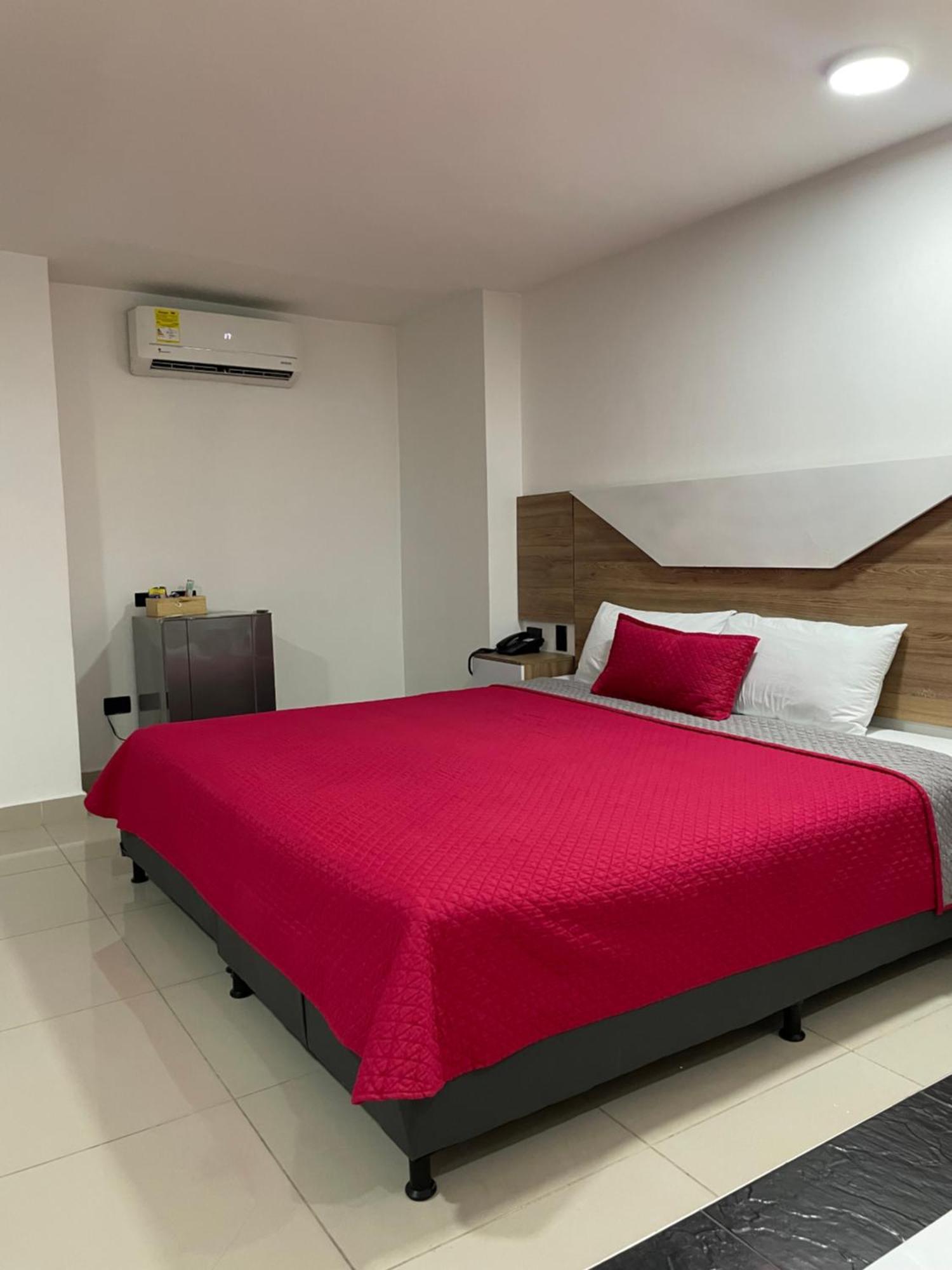Hotel Ofix 메딜린 외부 사진