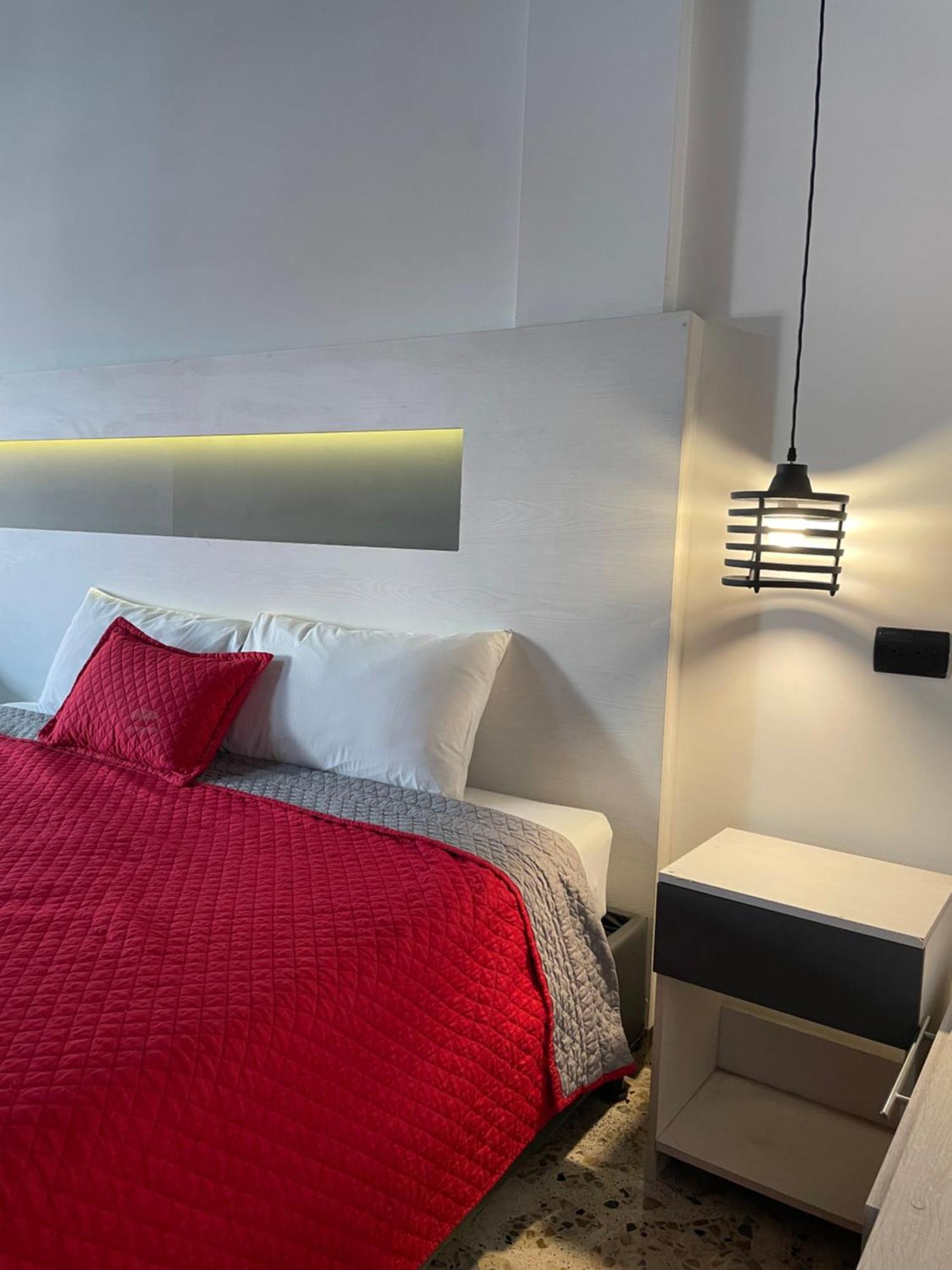 Hotel Ofix 메딜린 외부 사진