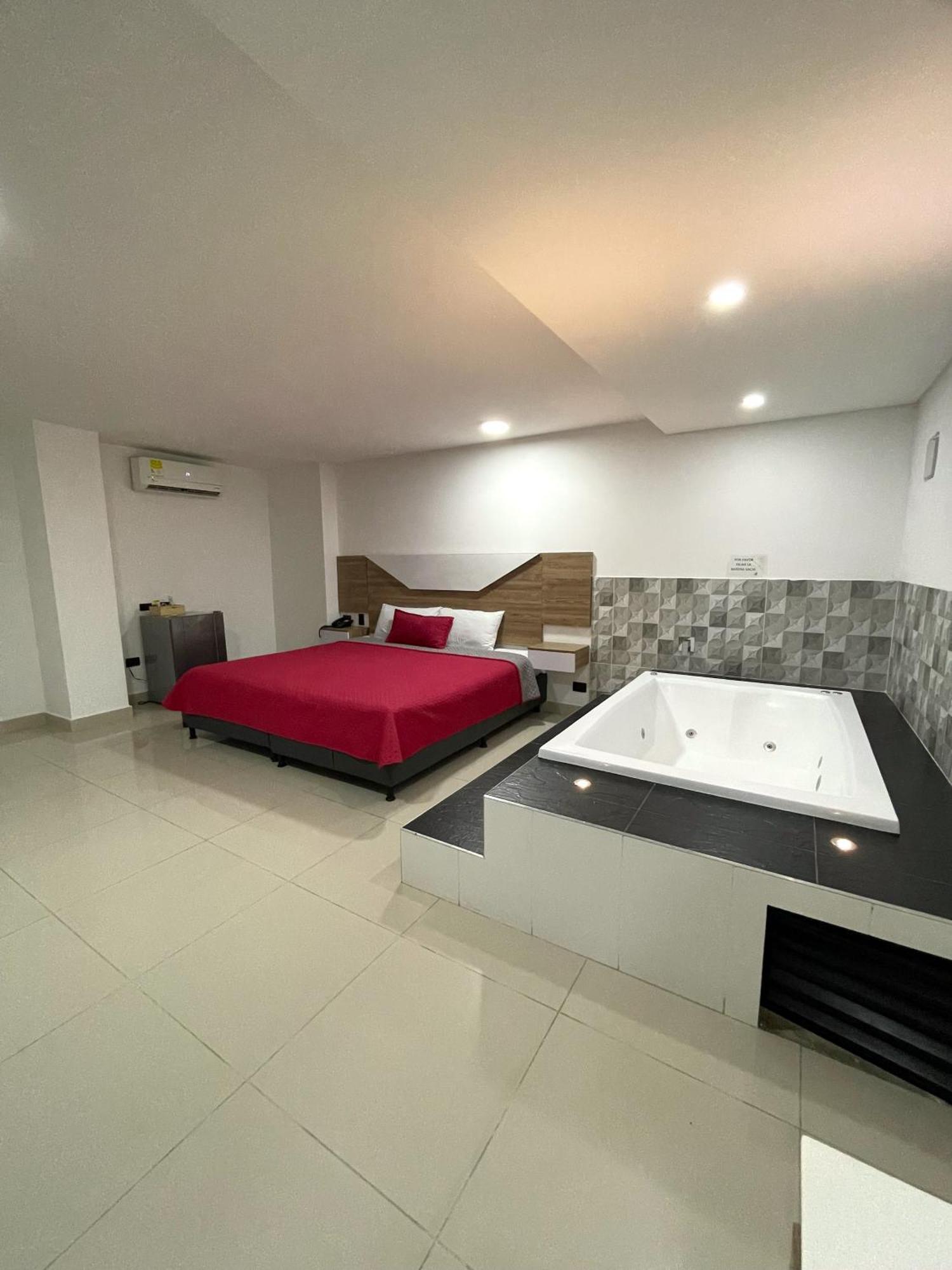 Hotel Ofix 메딜린 외부 사진