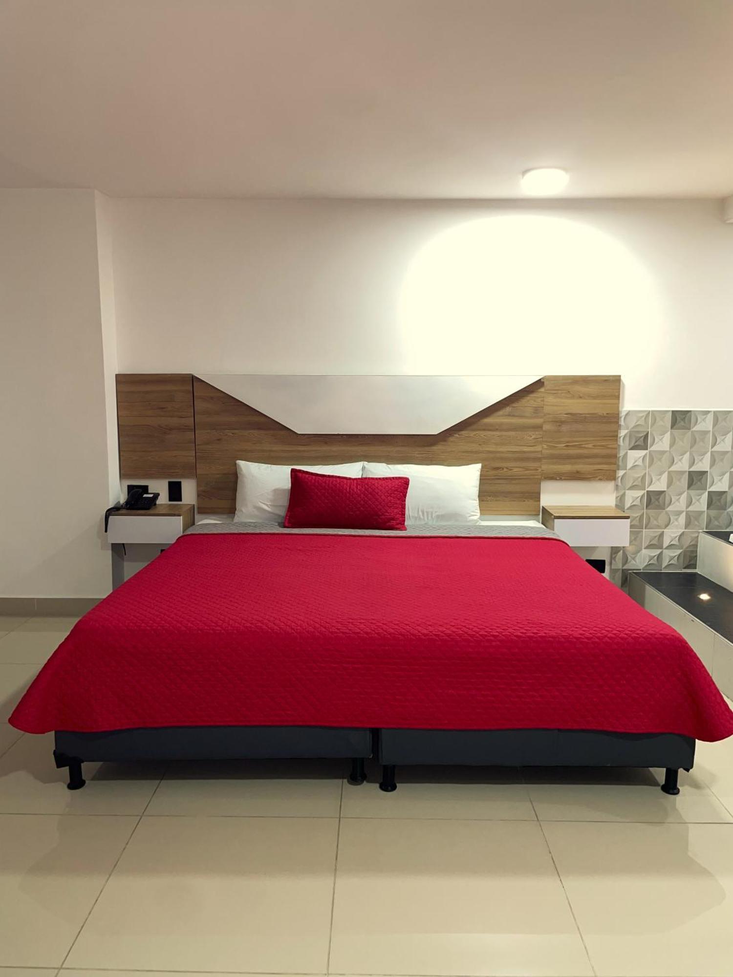 Hotel Ofix 메딜린 외부 사진