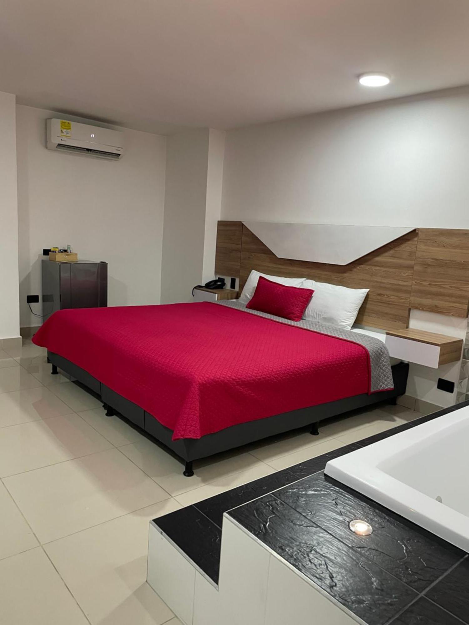 Hotel Ofix 메딜린 외부 사진