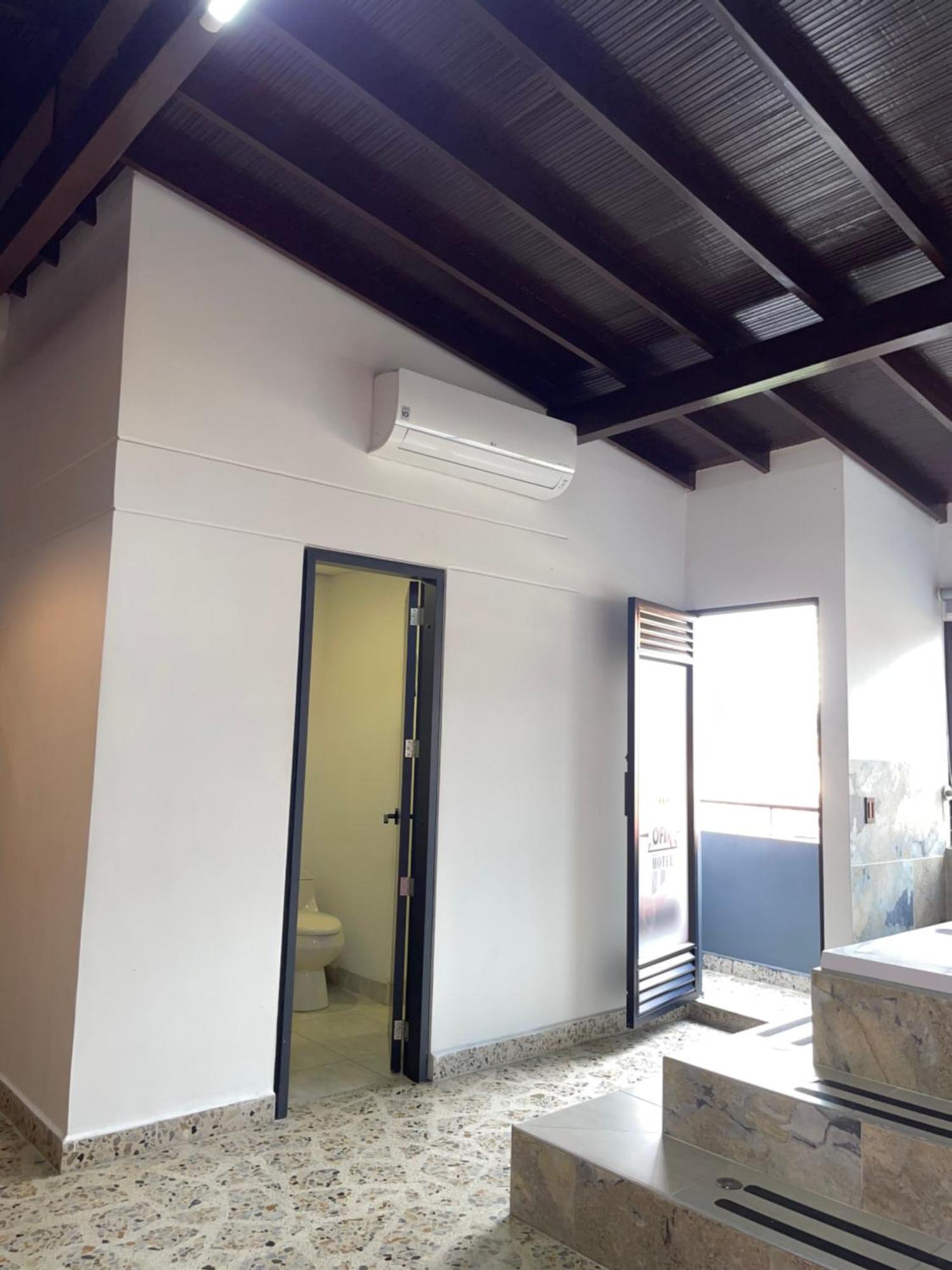 Hotel Ofix 메딜린 외부 사진