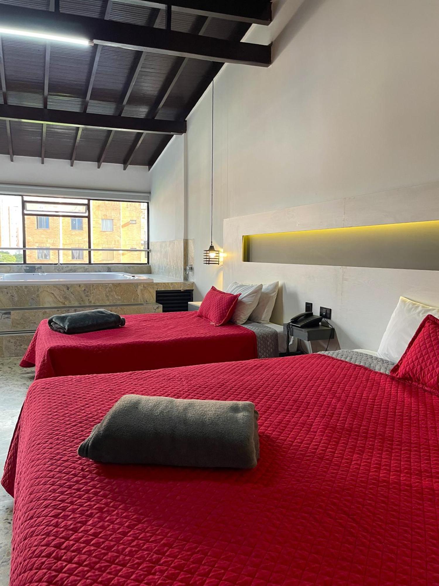 Hotel Ofix 메딜린 외부 사진