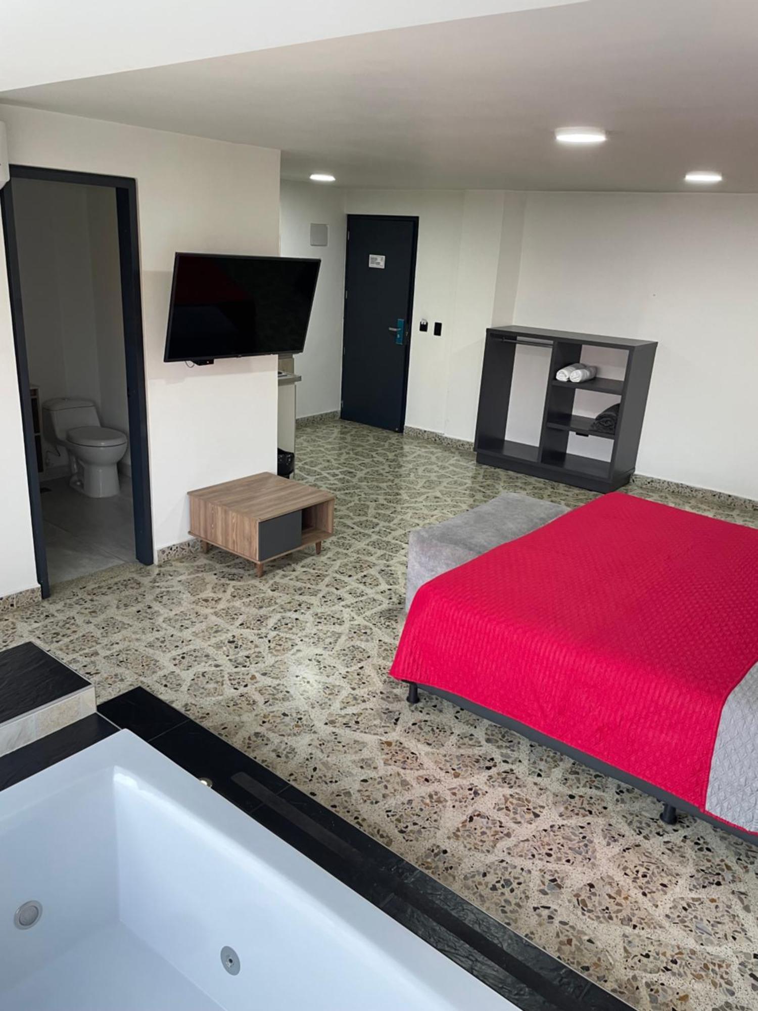Hotel Ofix 메딜린 외부 사진