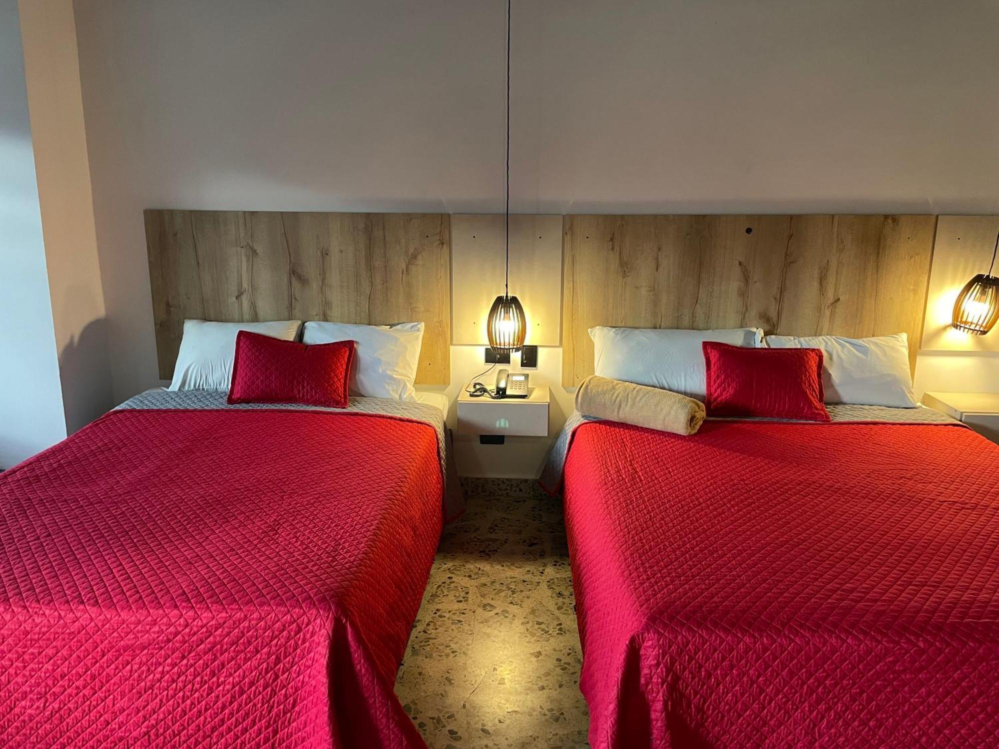 Hotel Ofix 메딜린 외부 사진