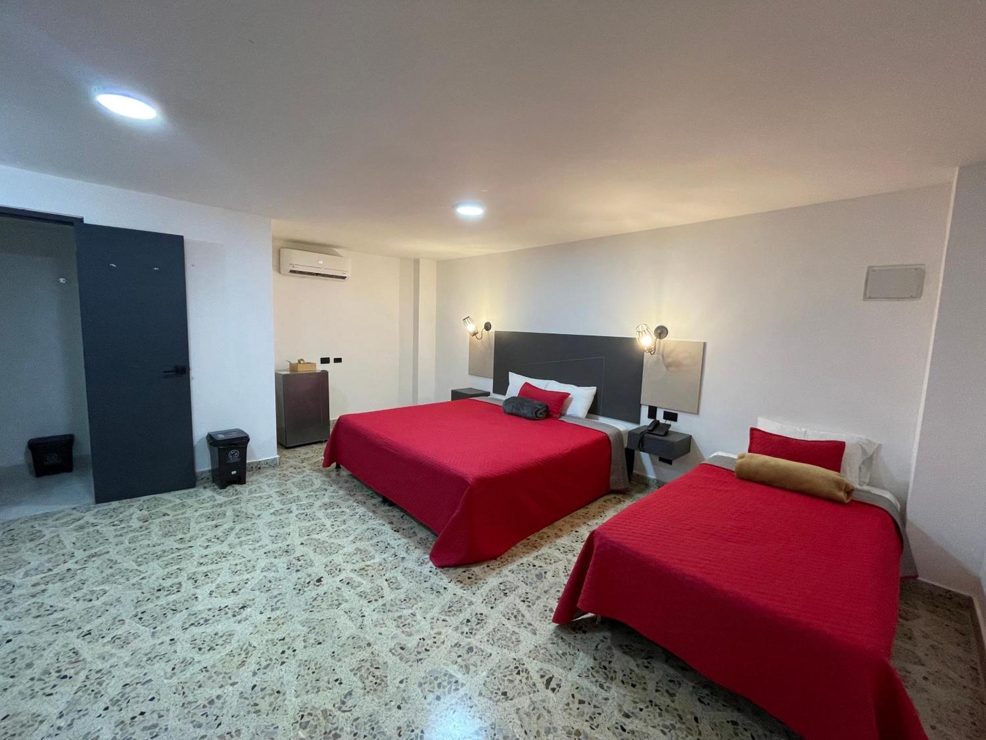 Hotel Ofix 메딜린 외부 사진