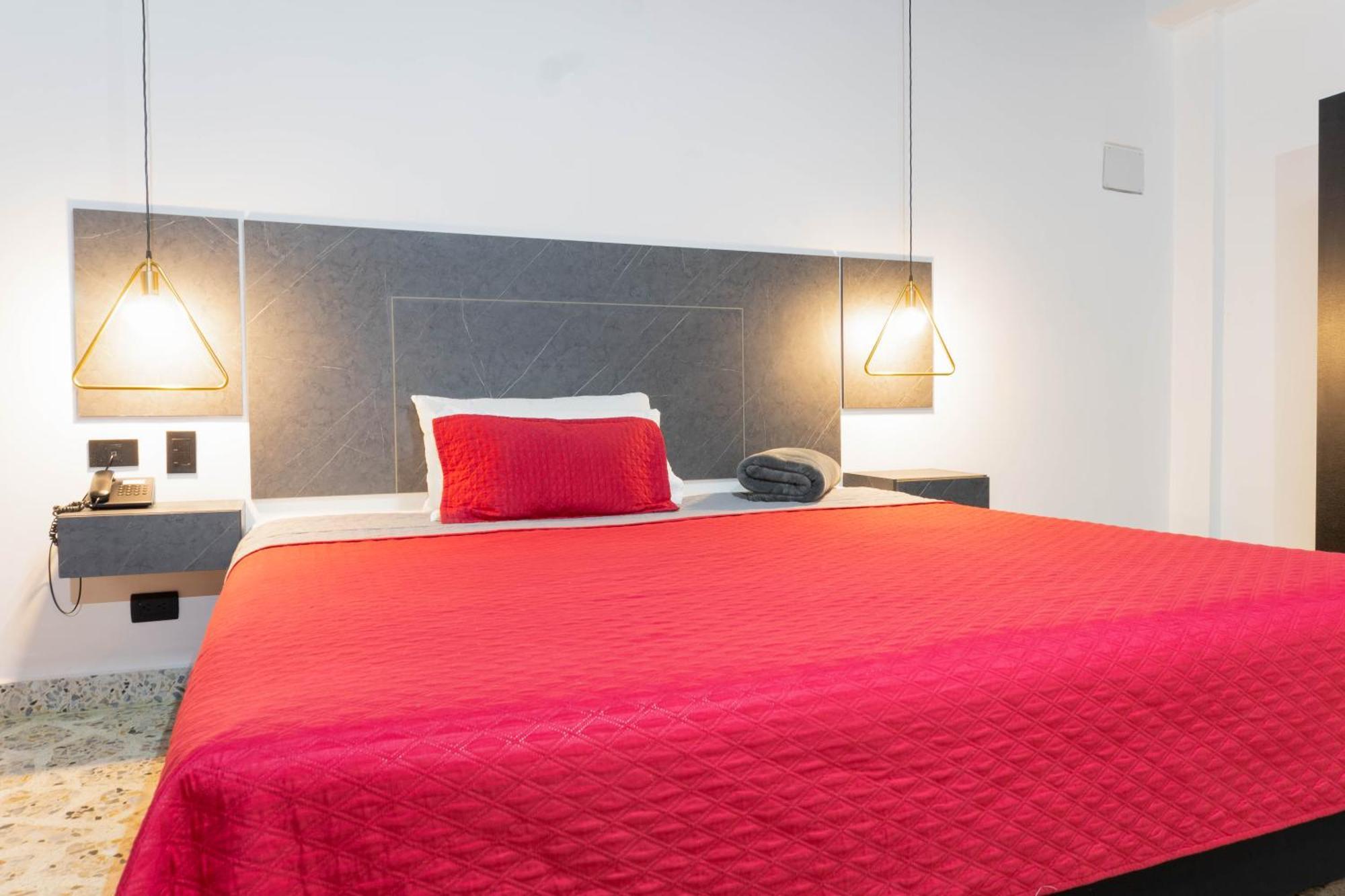 Hotel Ofix 메딜린 외부 사진