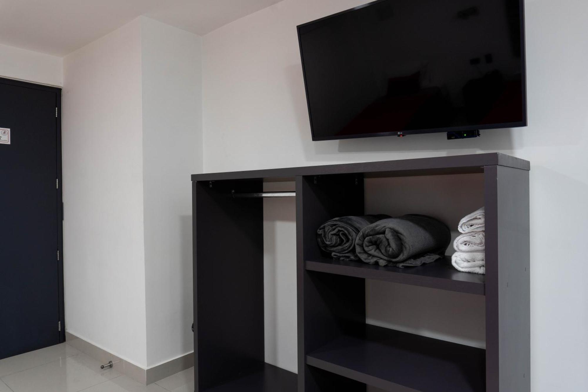 Hotel Ofix 메딜린 외부 사진