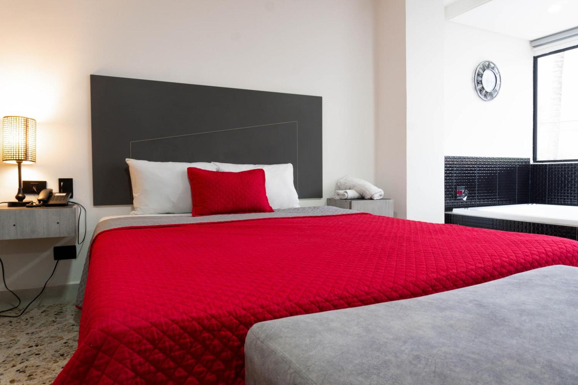 Hotel Ofix 메딜린 외부 사진