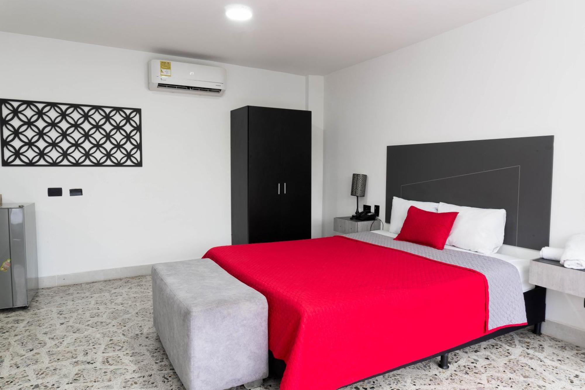 Hotel Ofix 메딜린 외부 사진