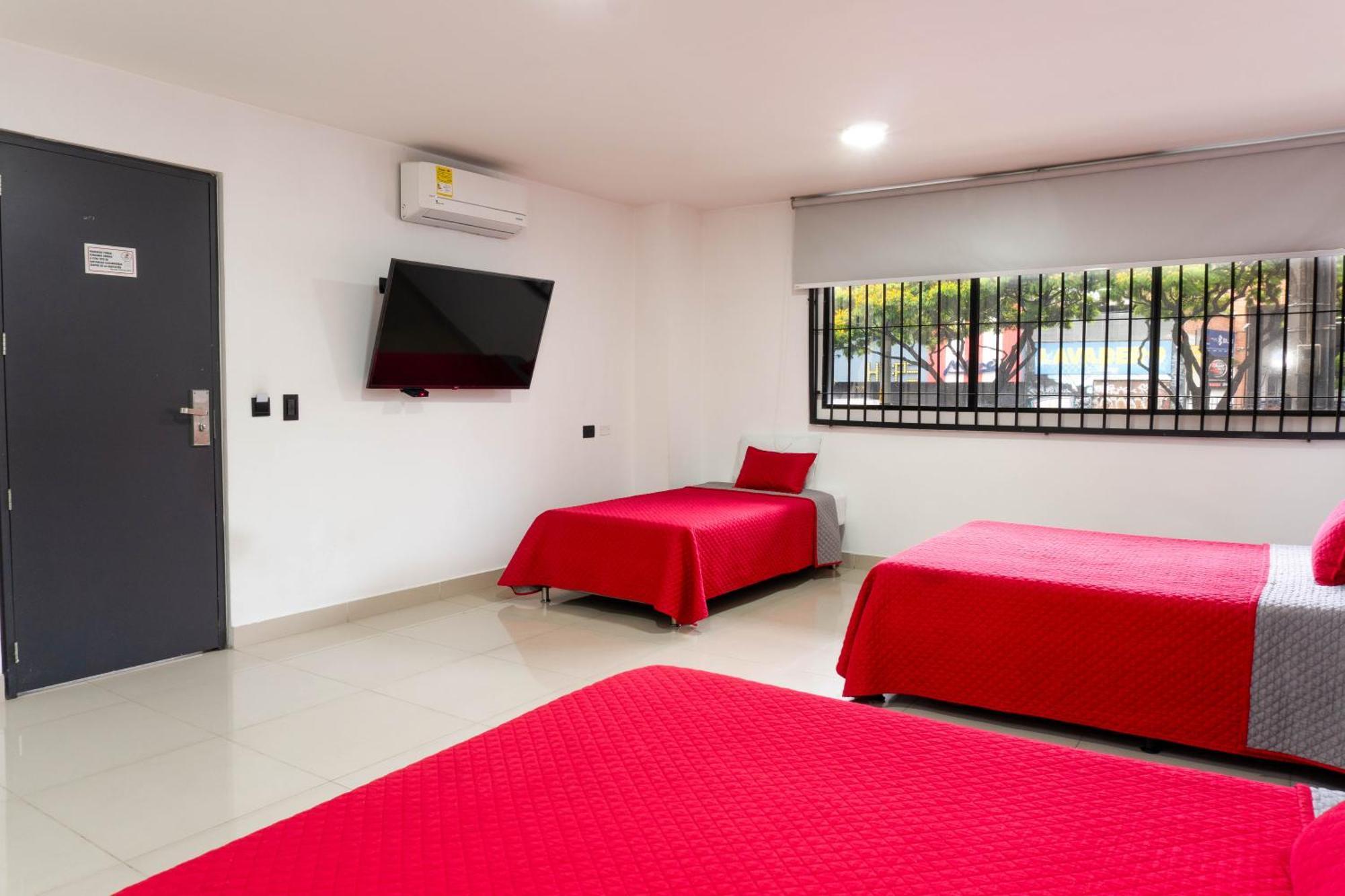 Hotel Ofix 메딜린 외부 사진