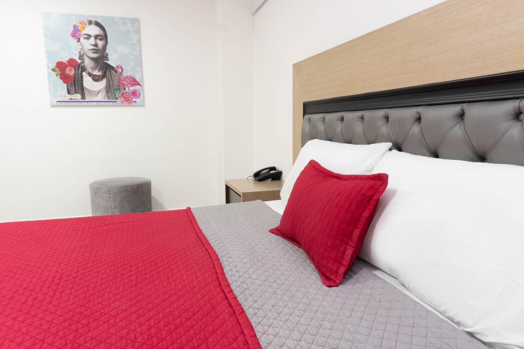 Hotel Ofix 메딜린 외부 사진