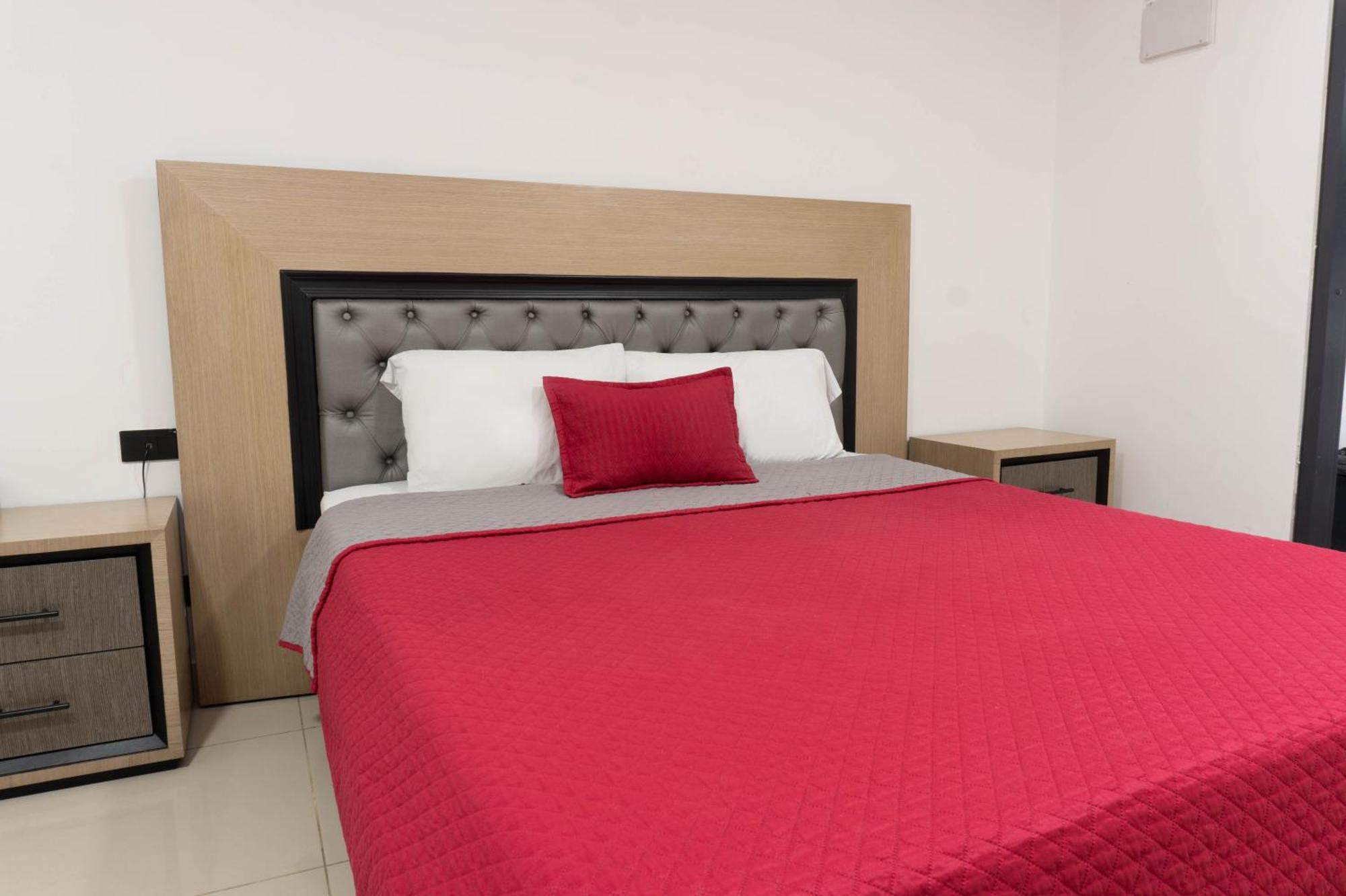 Hotel Ofix 메딜린 외부 사진
