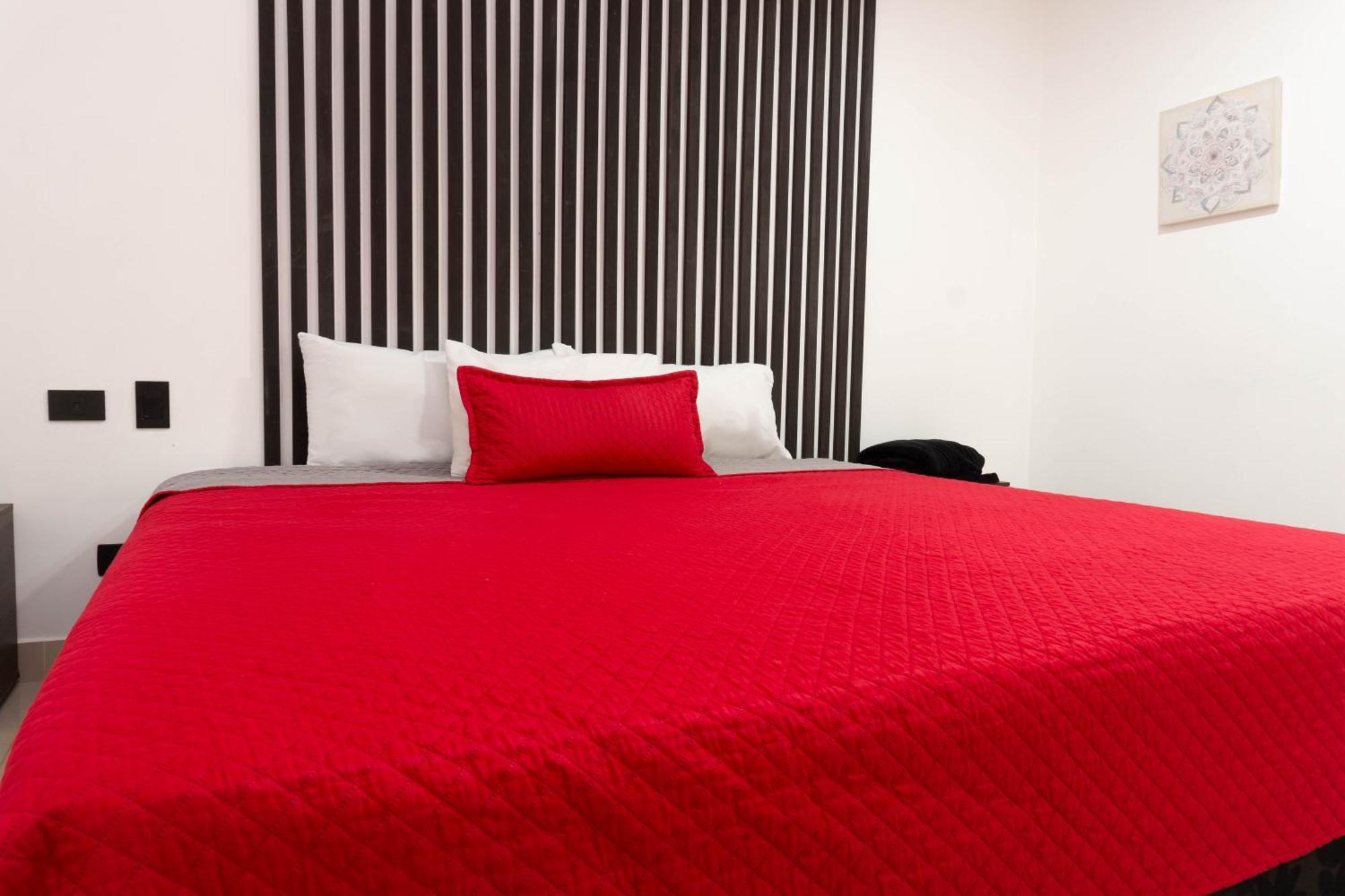 Hotel Ofix 메딜린 외부 사진