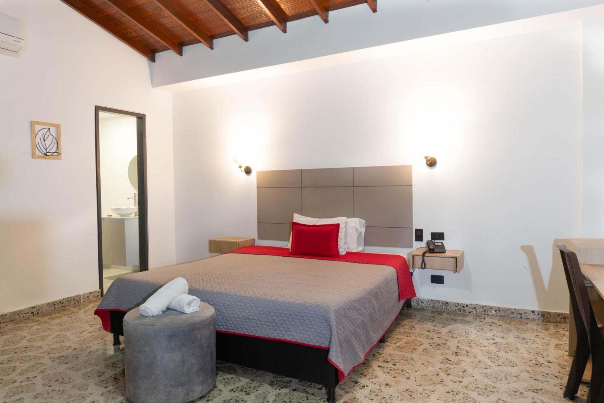 Hotel Ofix 메딜린 외부 사진